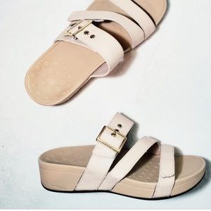 NWT Vionic “Rio” Sandal in Nude